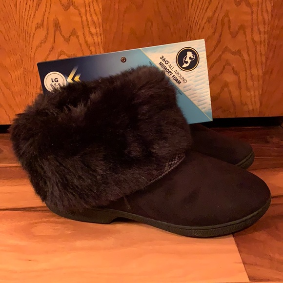 Isotoner Memory Foam Slippers Size 8.5-9